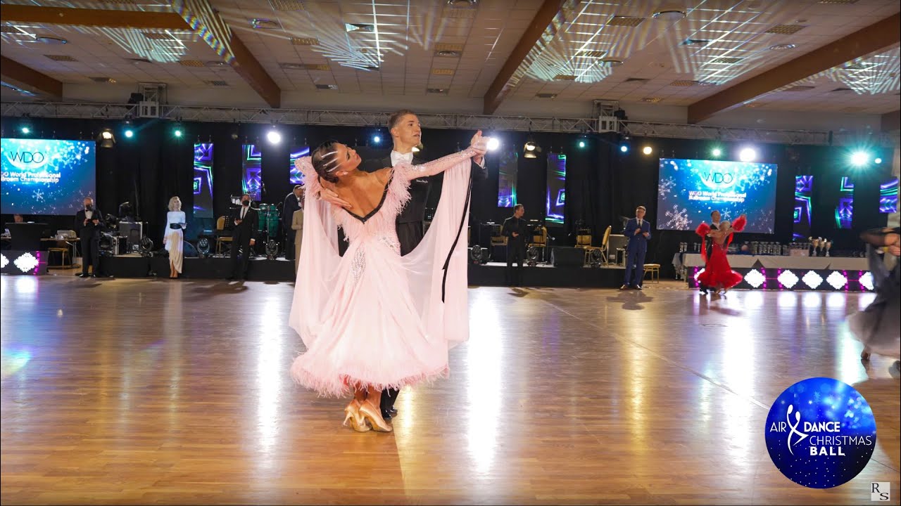 AirDance Christmas Ball